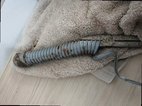 동안구 갈산동 하수구막힘 배수 상태와 역류 흔적을 확인하는 현장 점검 모습